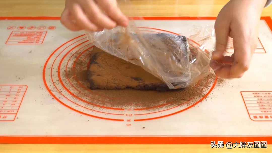 只用一块巧克力做甜点,只用三种材料做巧克力慕斯