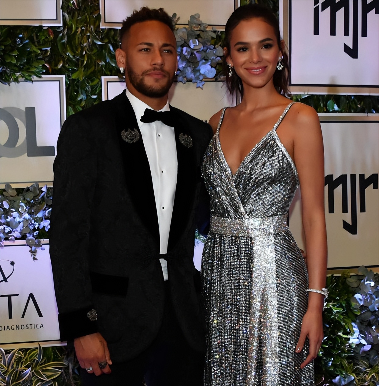 内马尔的绯闻女友,巴西球星内马尔绯闻