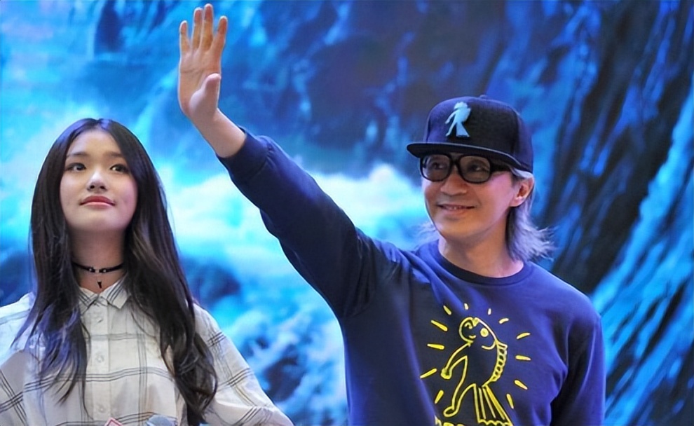 星爷独宠林允：模仿倪妮傍上冯绍峰，背刺周洁琼勇敢索吻王大陆