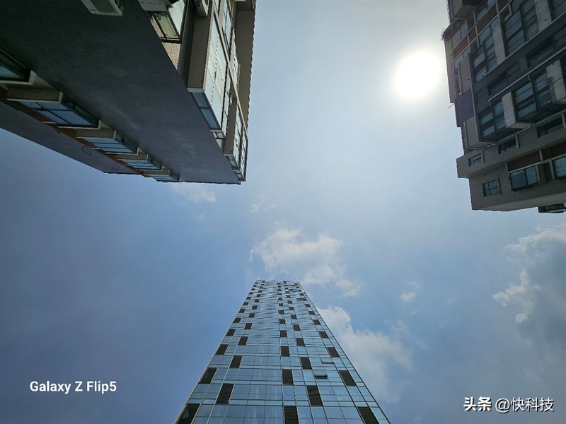 三星galaxyzflip防水测试,三星折叠手机zflip5防水吗