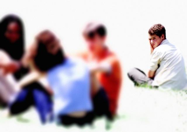 新员工入职工厂被辞退,新员工刚入职后发病