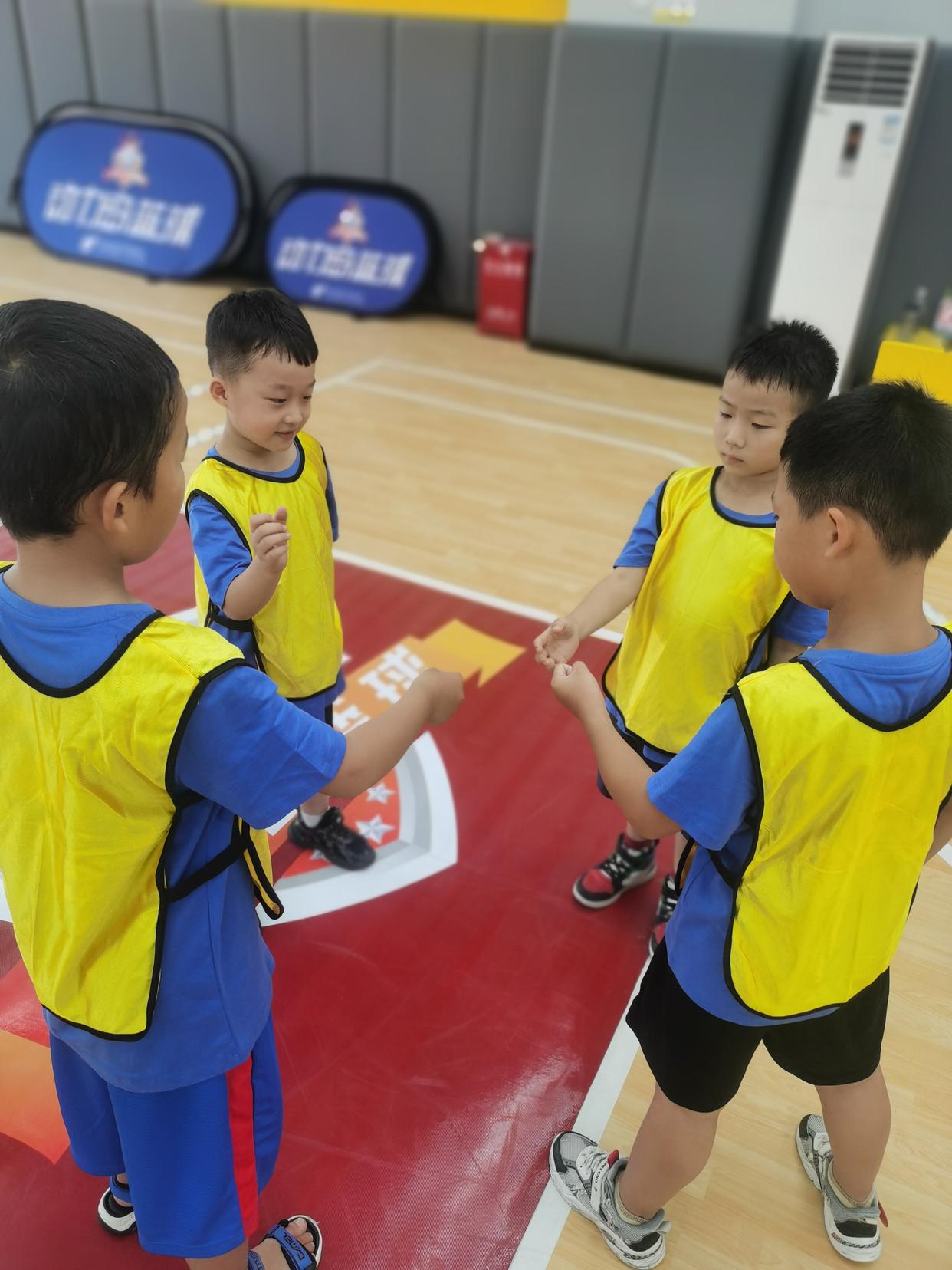 成都少儿篮球培训学校,成都篮球培训班一般多少钱