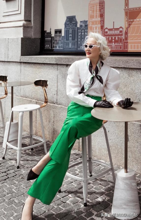 被上海奶奶的穿搭惊艳到了,被时尚老奶奶惊艳