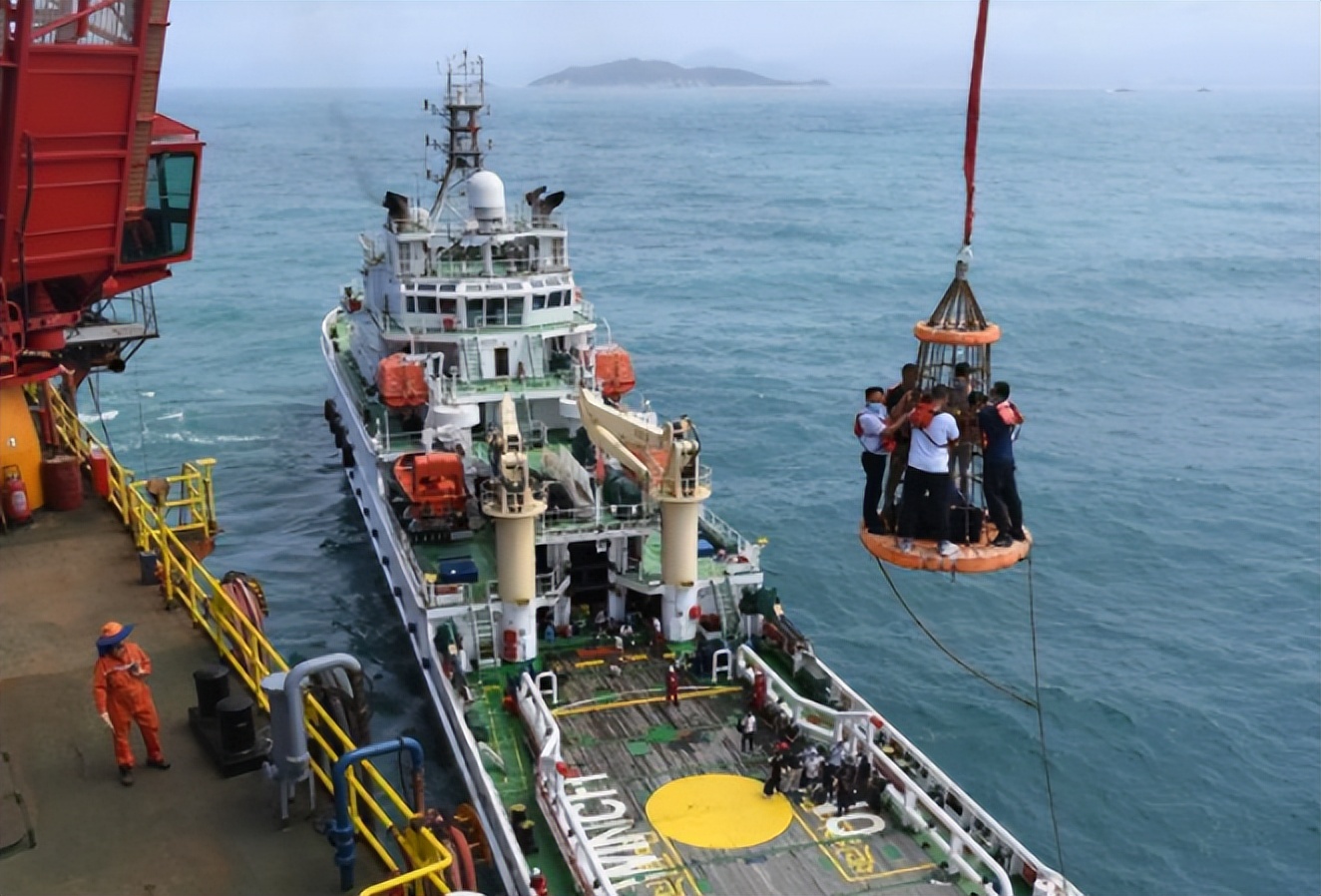 海上钻井工人的真实感受,钻井工人白天工作