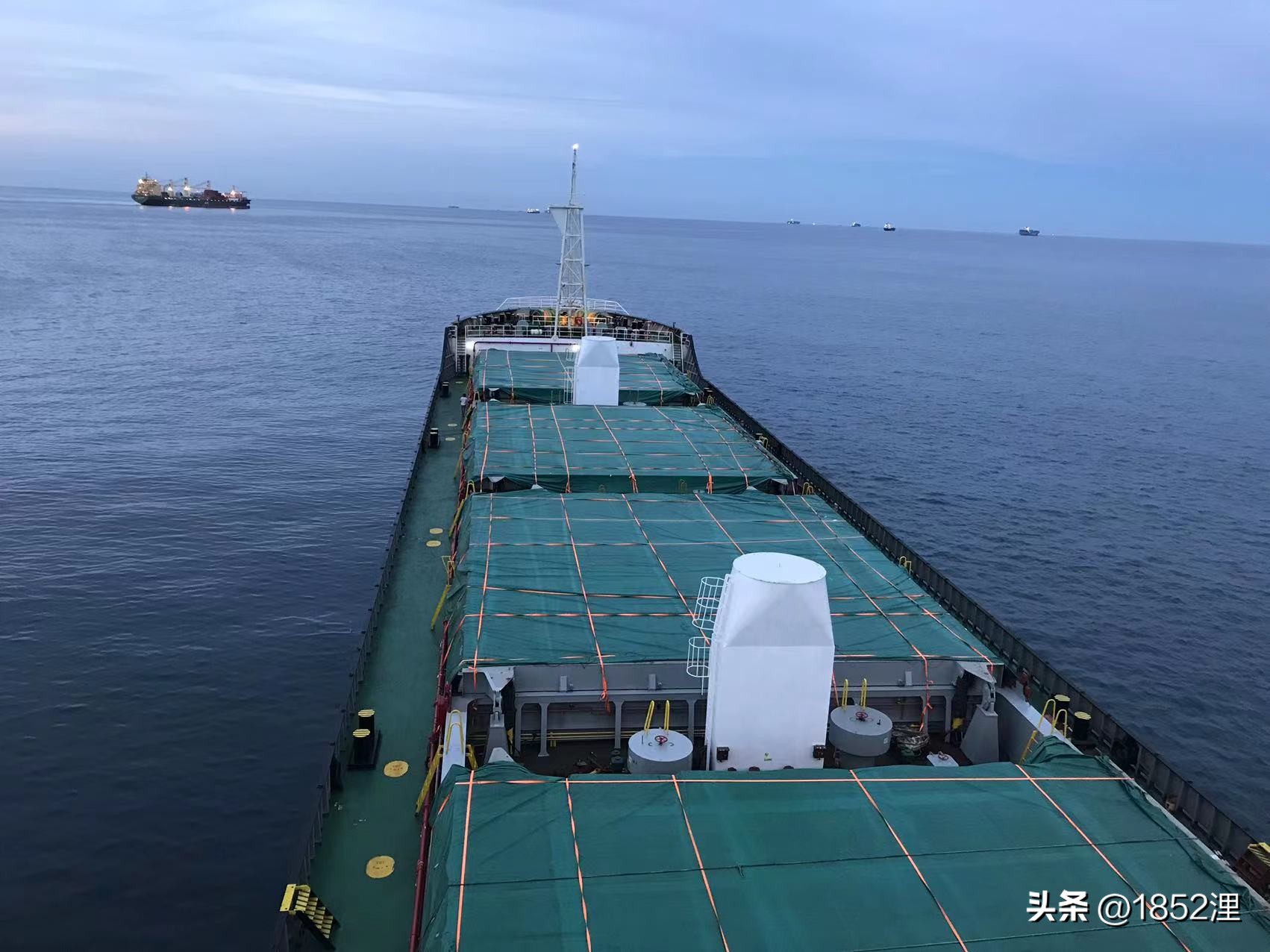 海上捕鱼工真实感受,海下捕鱼船员日常生活