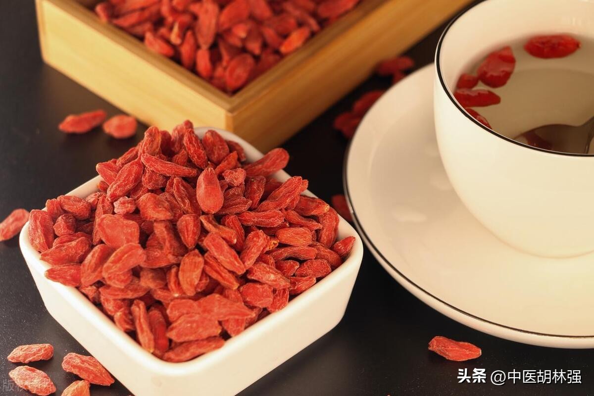 春夏秋冬泡枸杞方法,枸杞四季泡水喝的正确方法