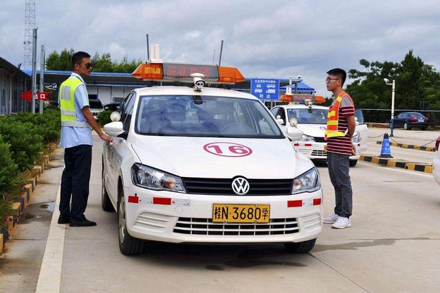 科目三会有几次补考机会,科目三补考可以换考场补考吗