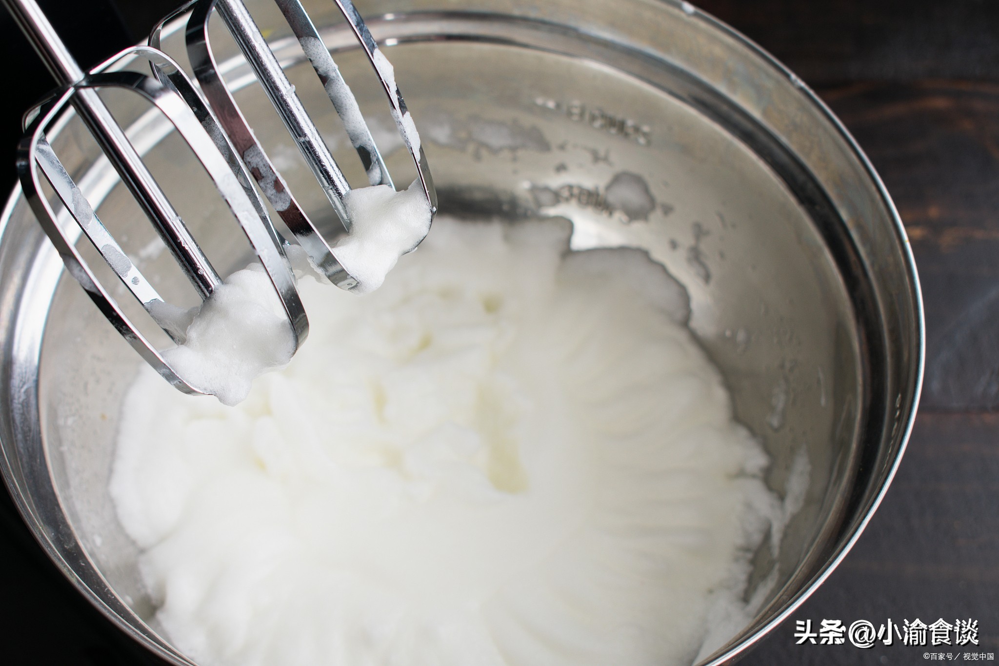 怎么辨别高筋粉还是低筋粉,高筋粉中筋粉低筋粉哪个更白