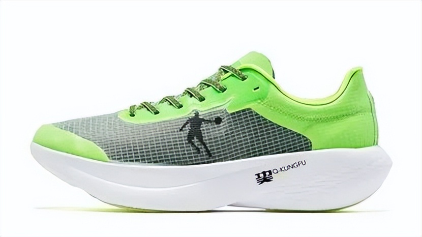 跑鞋超轻鞋底是什么材质,鞋底eva材质的跑鞋怎么样