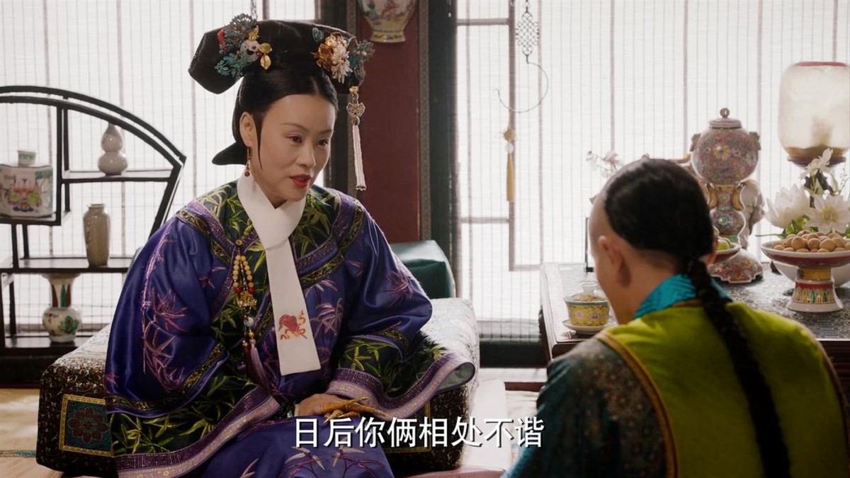 如懿剪掉她的画像焚烧,如懿死前把画剪了