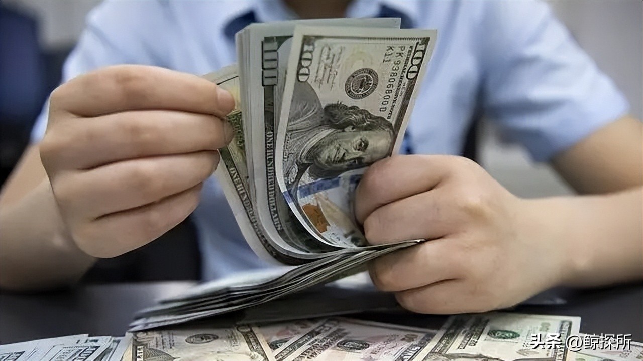 中国刚增持完200亿美债，美就下狠手，美*官高**：维持对华关税惩罚