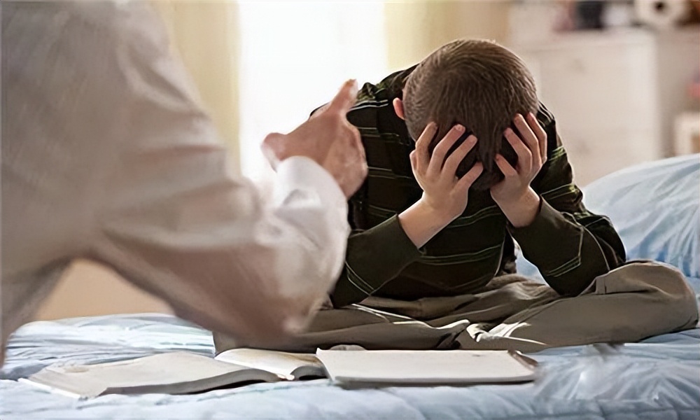 爸爸骂孩子怎么办,爸爸老是无缘无故骂孩子咋回事