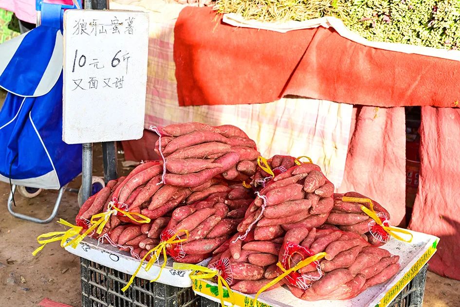 西山脚下的早市,闲逛最具人间烟火气的早市