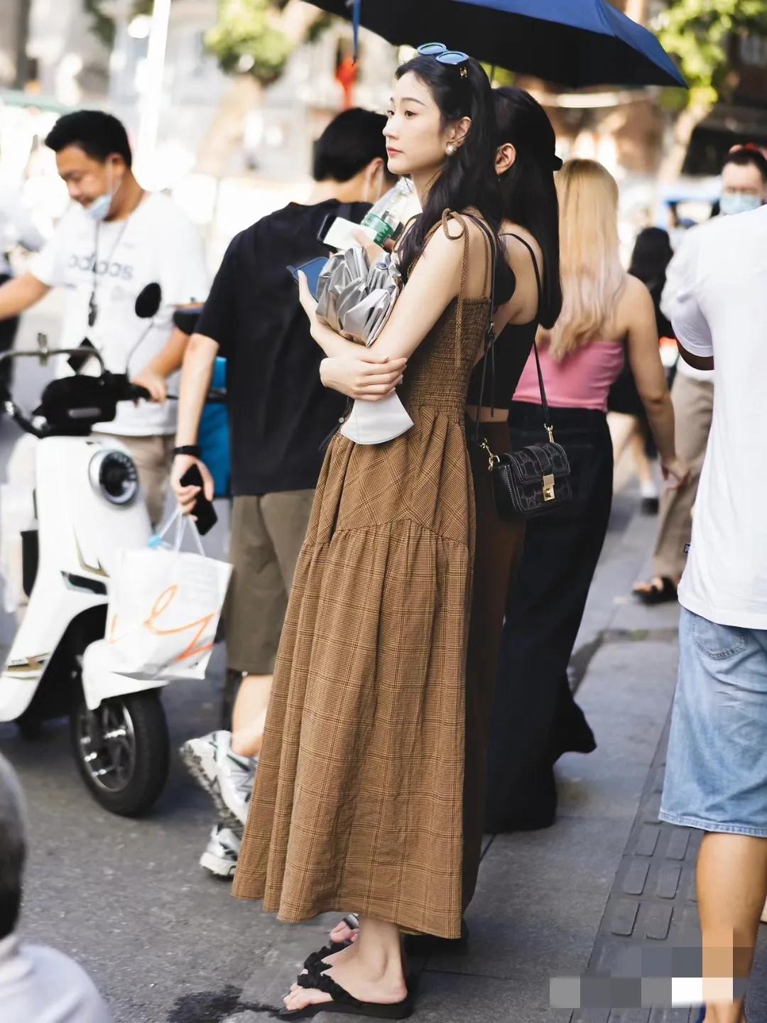 深圳市时尚街拍,穿衣风格干净有气质街拍