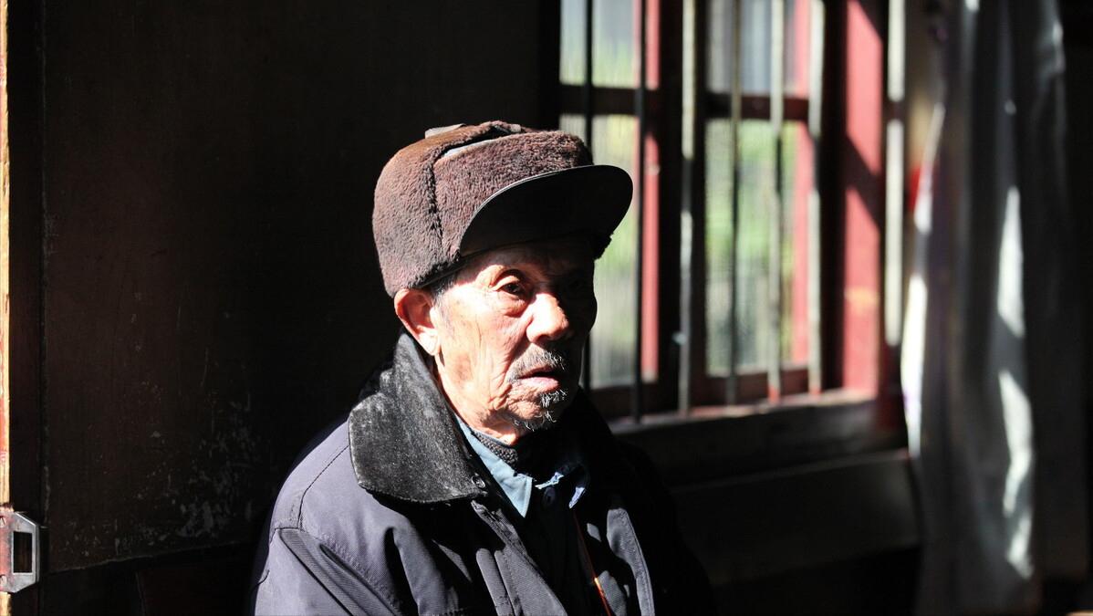 老人卧病在床如何才能康复,老人瘫床上无法自理怎么办