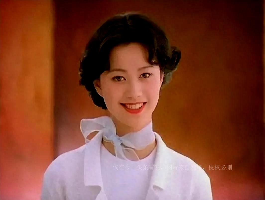 倪虹洁直播间拉扯内衣，绕了一圈还是当年的婷美女神啊