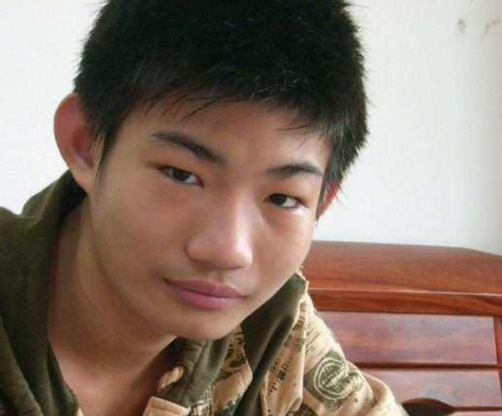 中国第一懒人杨锁23岁懒死在家中,河南第一懒人杨锁图片