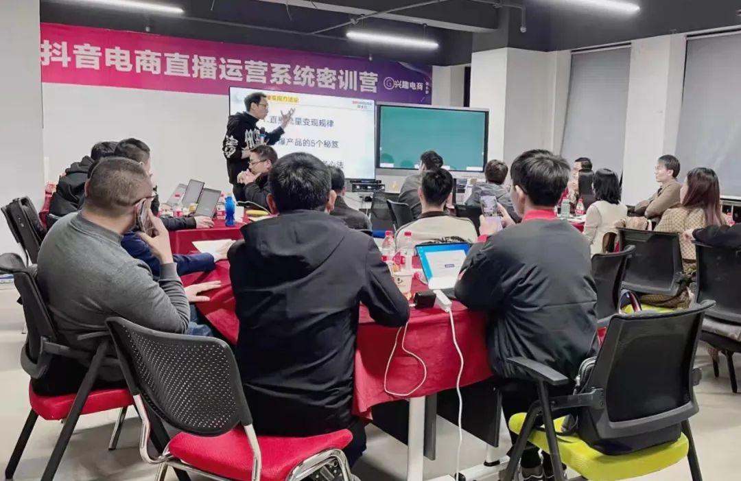 如何快速进入李佳琦直播,如何跟李佳琦学直播