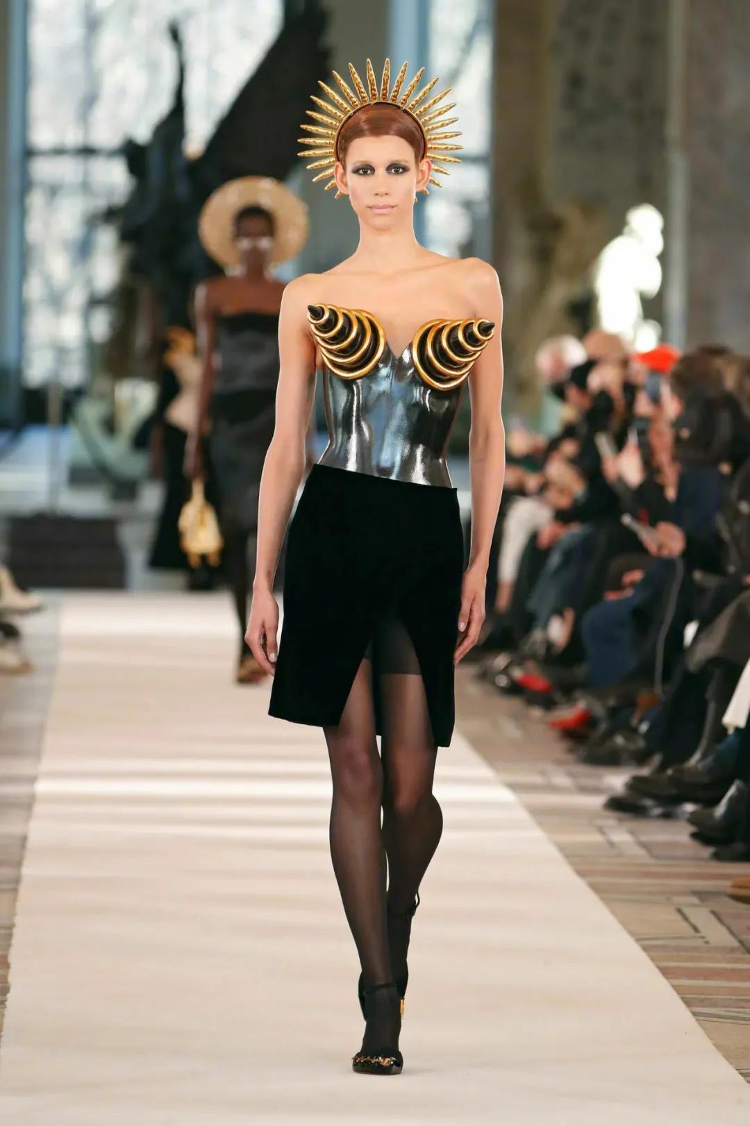 露后跟高跟运动鞋,不露脚高跟运动鞋