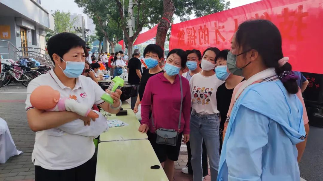 区人社局为民办实事,区人社局多举措提升一站式服务