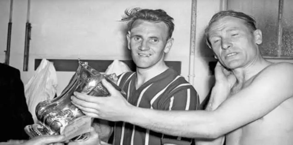 蓝月专属传奇,蓝月传奇bt版单职业