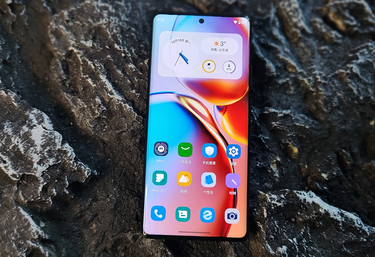 motox40屏幕测评,四曲面屏高级感