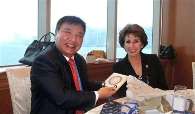 钟馨稼为什么捐款给美国人,钟馨稼捐款7000原因