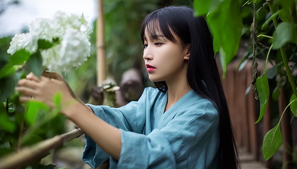 网红giao哥回应酒吧演出被打,网红giao哥现身酒吧捞金十分钟