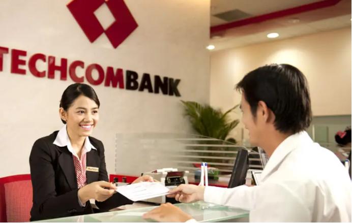 飞机上看比基尼秀？越南第一女首富创办比基尼航空21岁赚百万美元