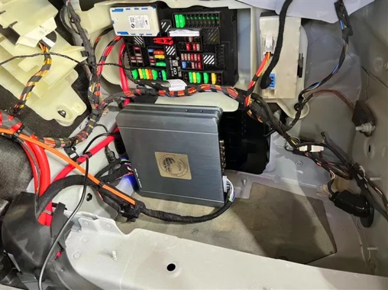 宝马5系改波士顿音响,喀什老款宝马5系音响改装