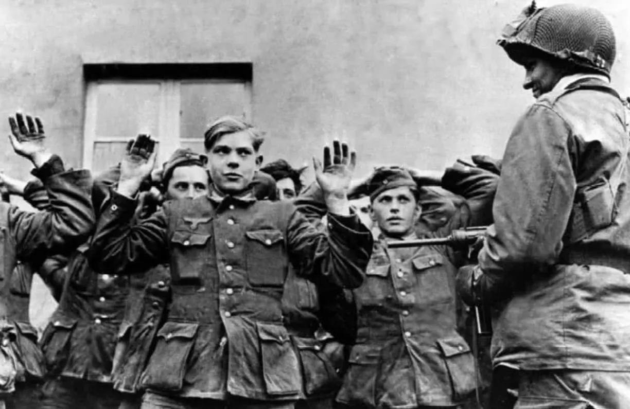 浅谈“罗马号”战列舰，制导*器武**的第一位受害者