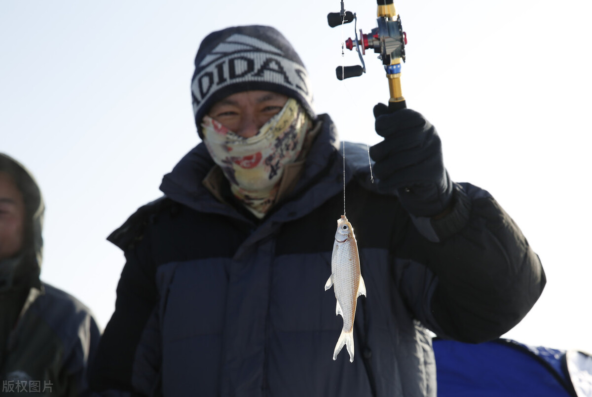 冬季矶竿滑漂，钓竿该如何选择？来自抛竿高手的建议，请收藏