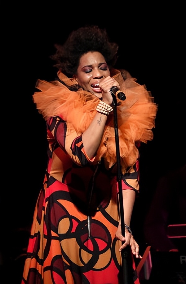 BetteMidler,MacyGray回击包容措辞:为什么被认为跨性别恐惧症