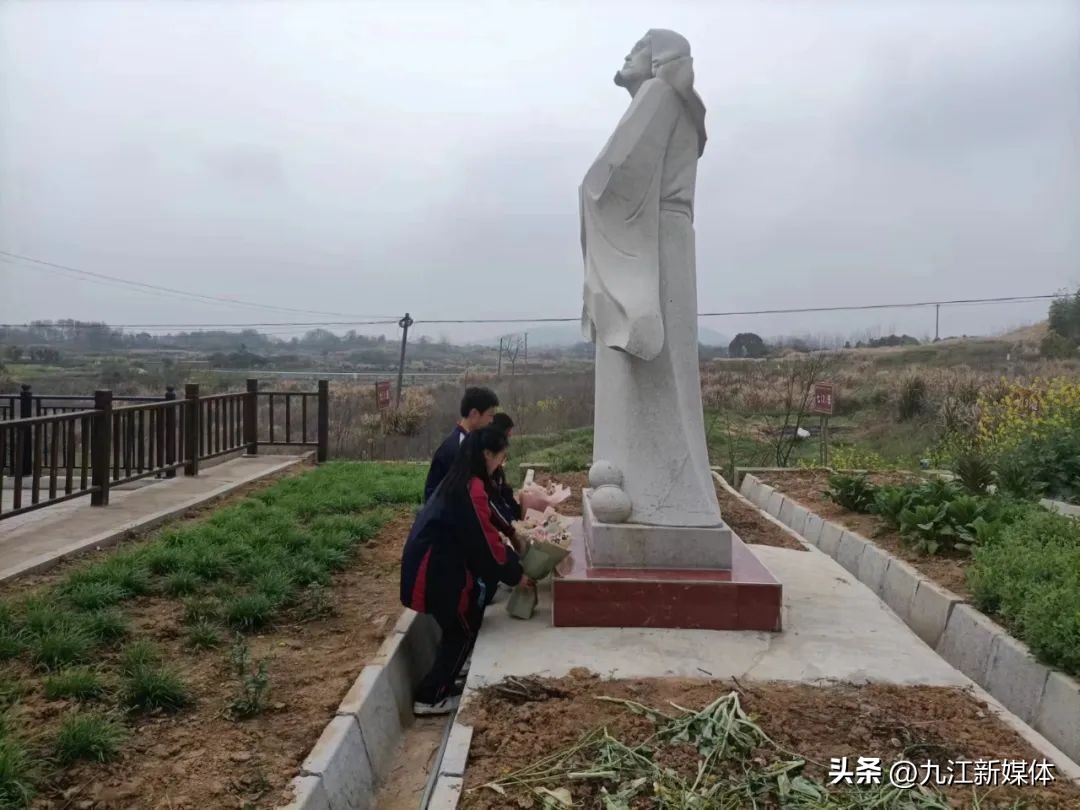 陶渊明雕塑广场,江西省九江市陶渊明塑像