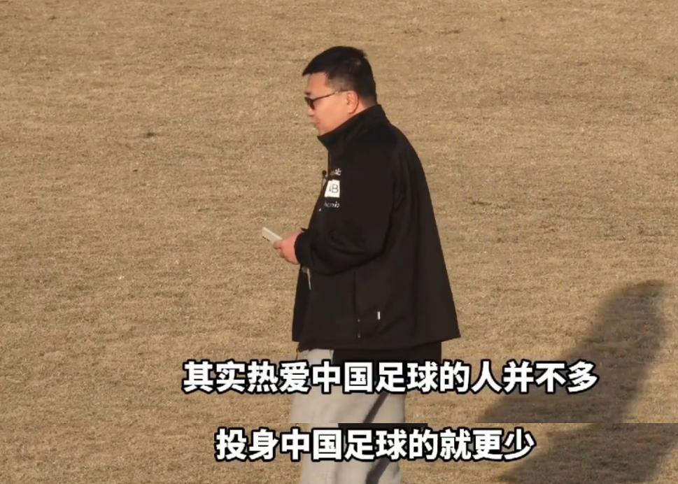 足球评论人董路回击冯巩,董路回应冯巩