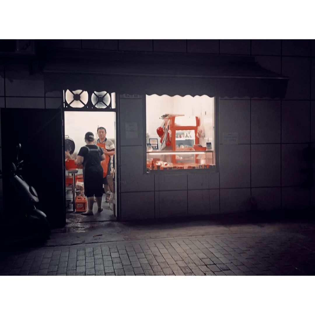 三和青年调查实录：龙华汽车站，这里是深圳最特殊的地方