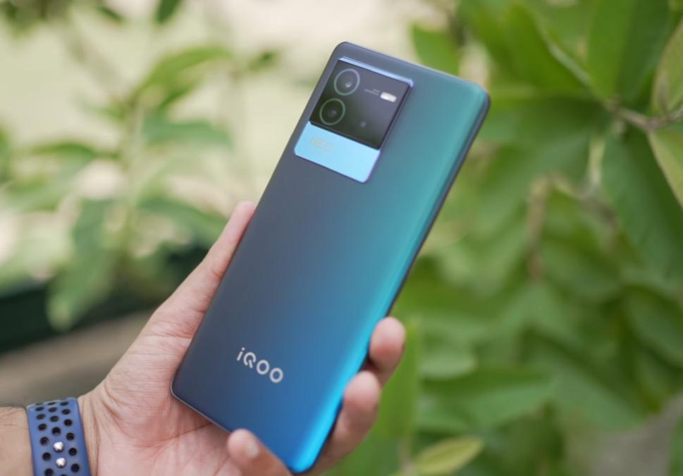 手握300w买路虎还是揽胜,redmi和iqoo哪个更耐用