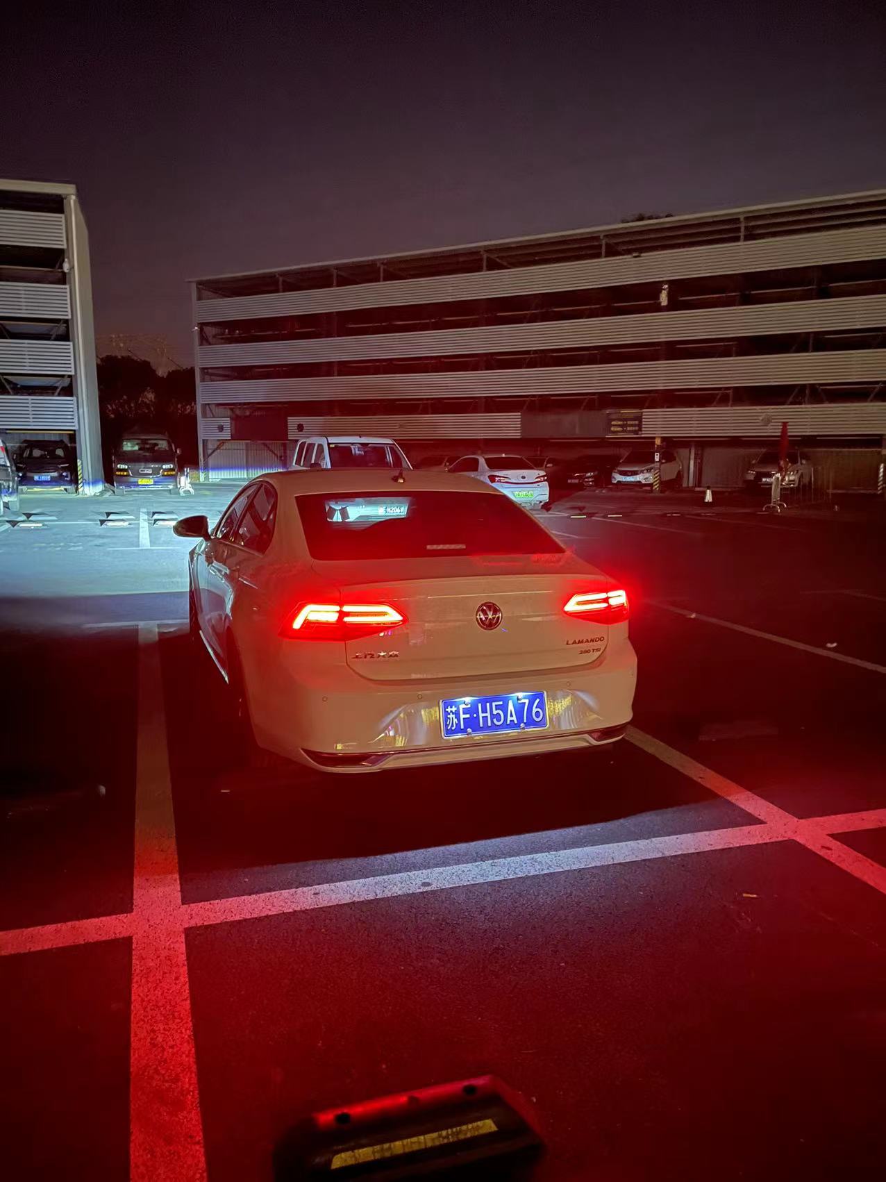 95后小伙买新车,15年凌渡280自动优缺点