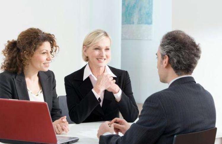 大专商务英语就业方向及前景,商务英语和英语哪个就业前景更好