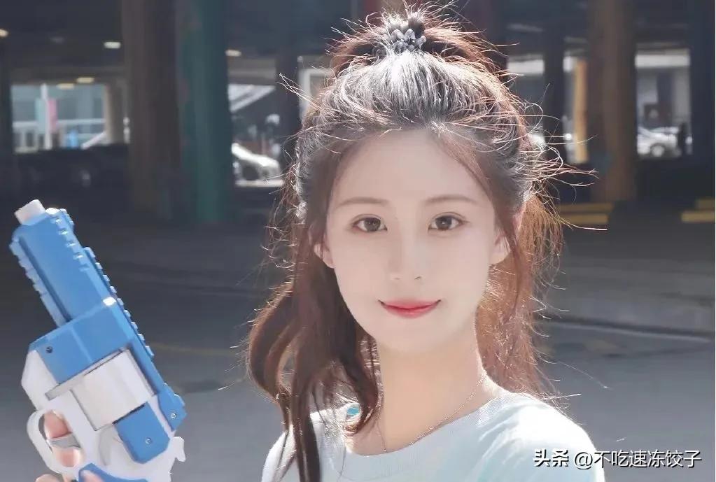 穿进这本书时,我和男主即将迈入婚姻的殿堂,可女主这时却自杀了