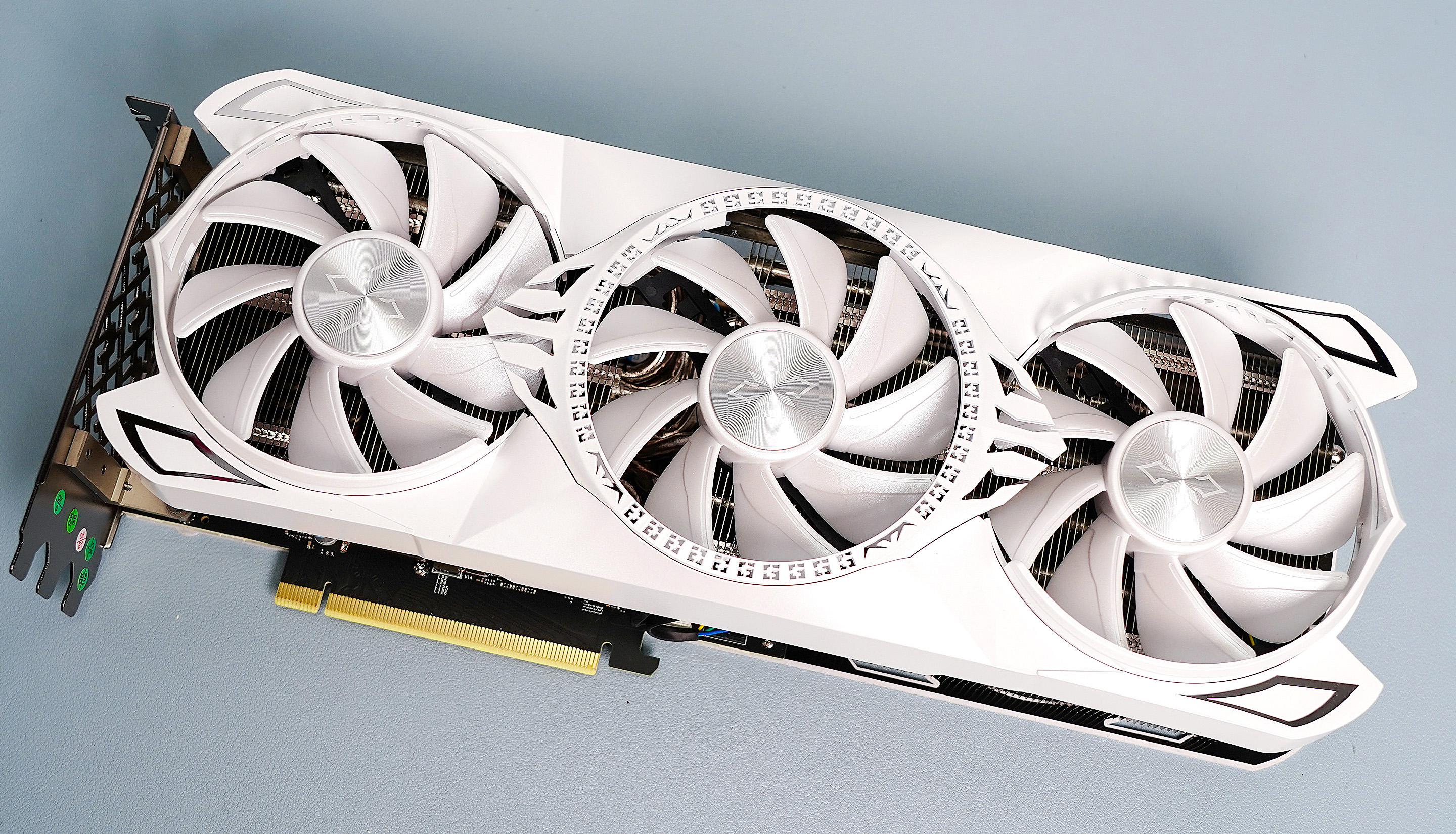 最新装机方式：背插式体验，I7+B760+RTX4070Ti攒台白白的主机