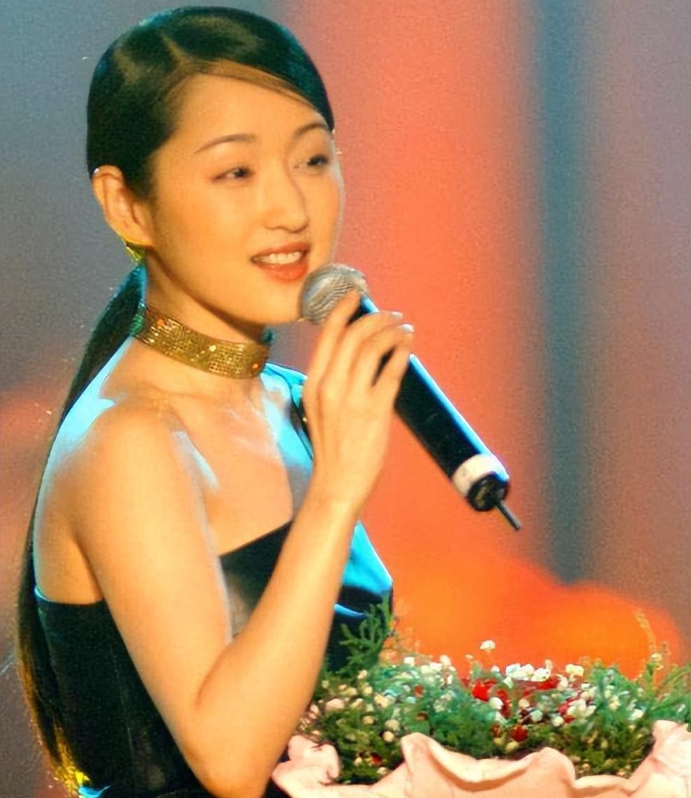 禁欲男娶娇妻，女神遭网暴退坛，自责不值