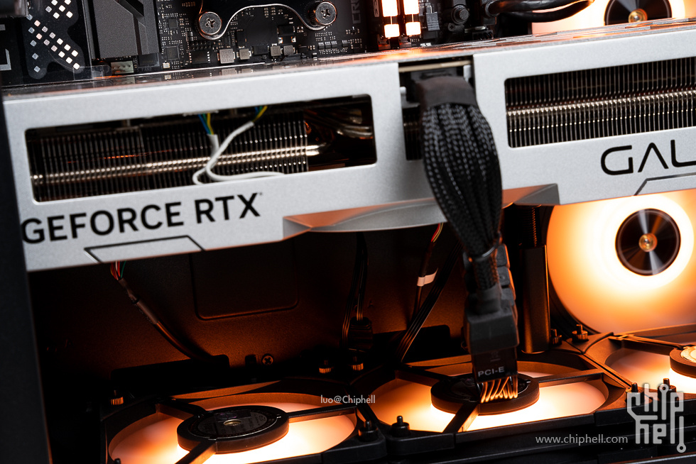 华硕tufgaminggt502弹药库白色,华硕gt502机箱黑橙搭配