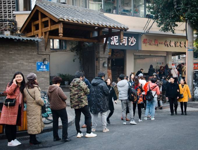 成都东站附近有美食街吗,成都当地人去的美食街