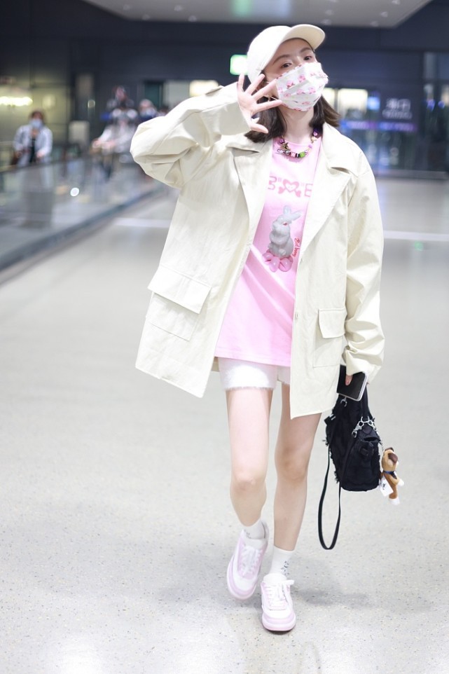 林小宅一身休闲装不失少女心,林小宅牛仔裤穿搭