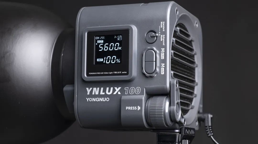 永诺ynlux100补光灯电池,永诺ynlux100pro使用教程