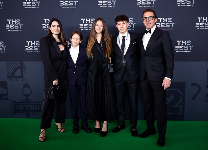 黑酷梅西，粉红摩根，国际足联颁奖典礼上的足坛时尚圈