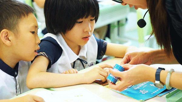 前方高能谁演的,前方高能校园歌手演唱瞬间