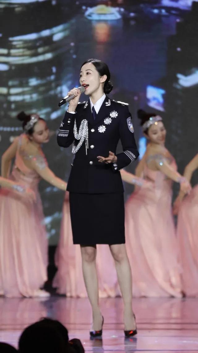 女警警服演变照片图片,最美警花警服图片