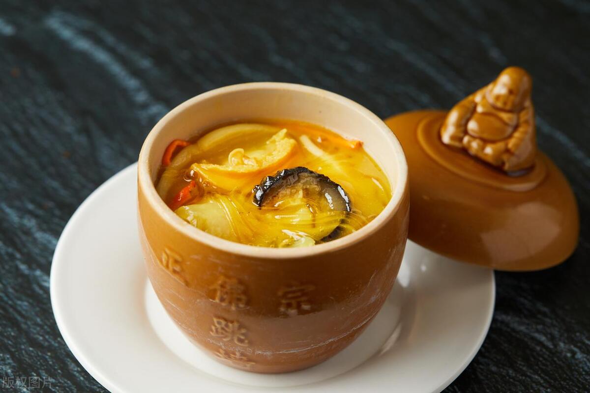 臭豆腐配红酒下一句,红酒配臭豆腐是什么典故